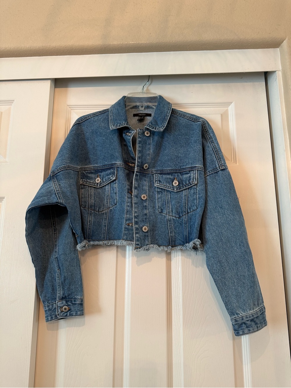 NWOT Forever 21 Medium Blue Cropped Denim Jacket